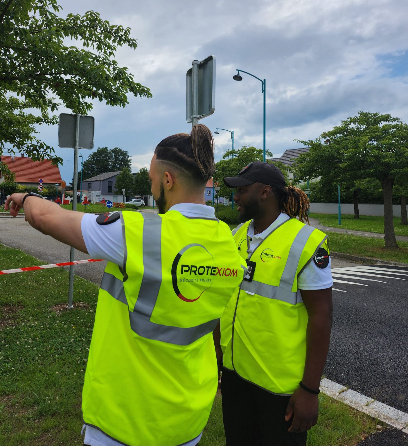 Agents de sécurité privée PROTEXIOM Sécurité faisant de la surveillance et gardiennage